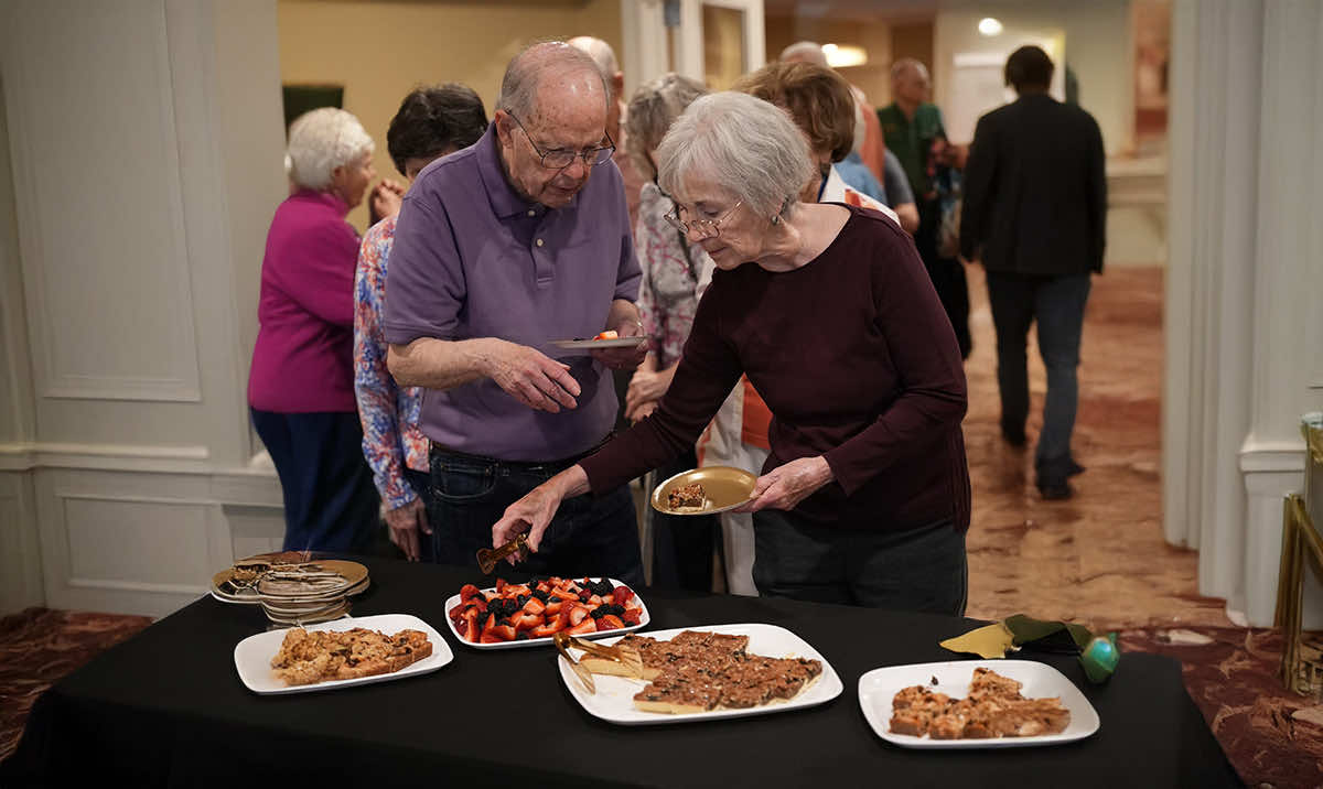 Why Social Dining Helps Seniors Eat Better — And How The Abbey Makes Every Meal a Shared Experience